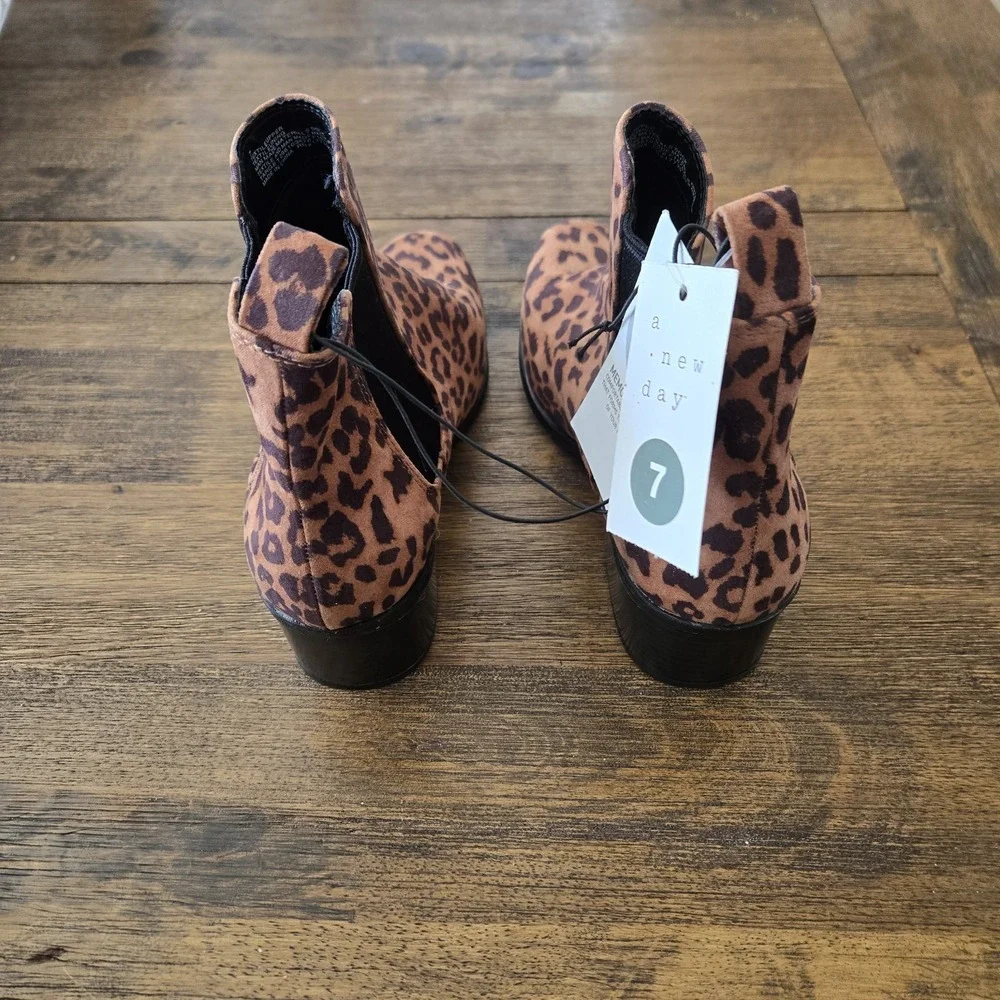 A New Day Ellie Cheetah Chelsea Boots Brown Black Block Heel Women's 7 NWT‎
